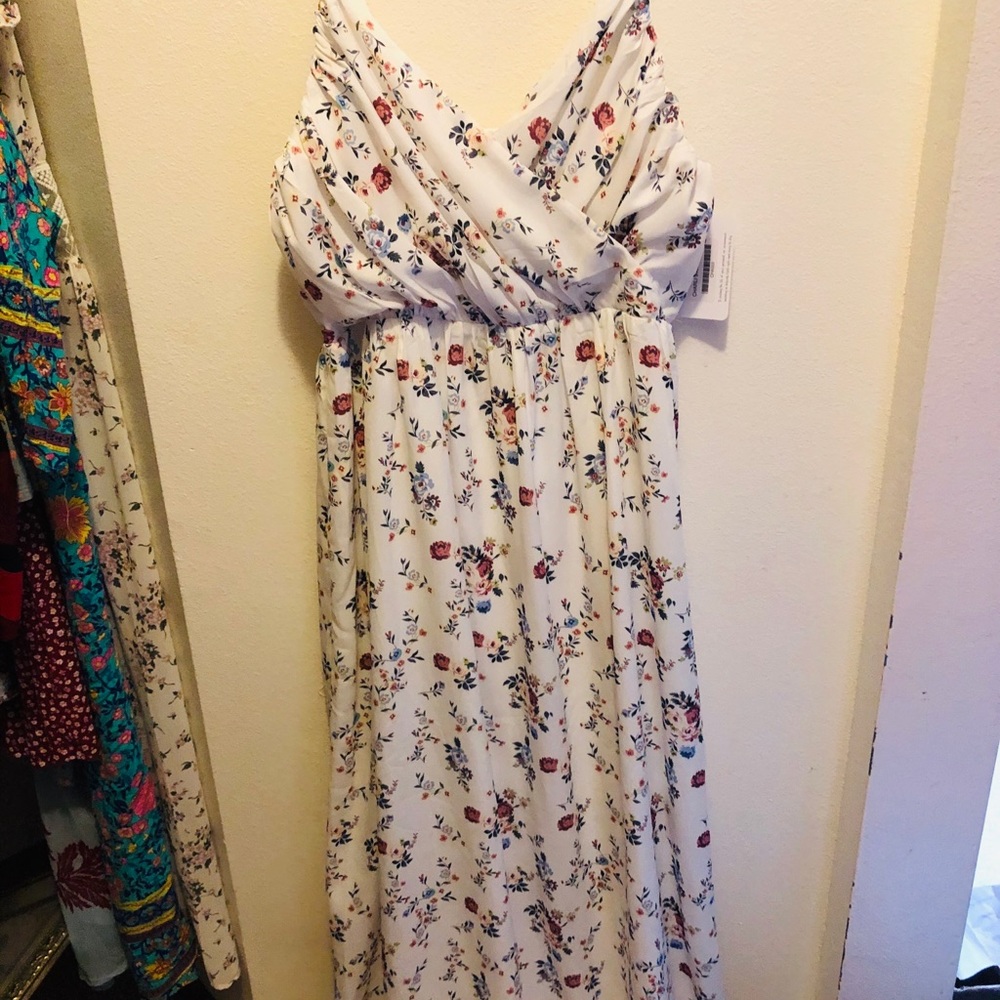 NWT L Floral strappy Maxi Dress